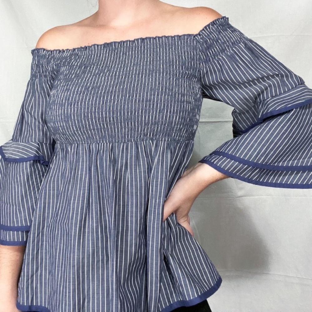 AMERICAN EAGLE OFF THE SHOULDER BLUE STRIPED TOP